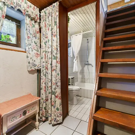 Secluded In Near Forest Chalet *