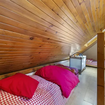 Secluded In Near Forest Chalet *