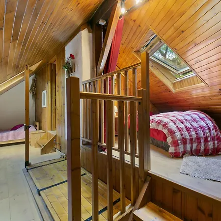Secluded In Near Forest Chalet *