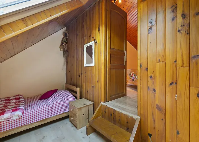 Secluded In Near Forest Chalet Dabo