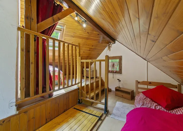 Secluded In Near Forest Chalet